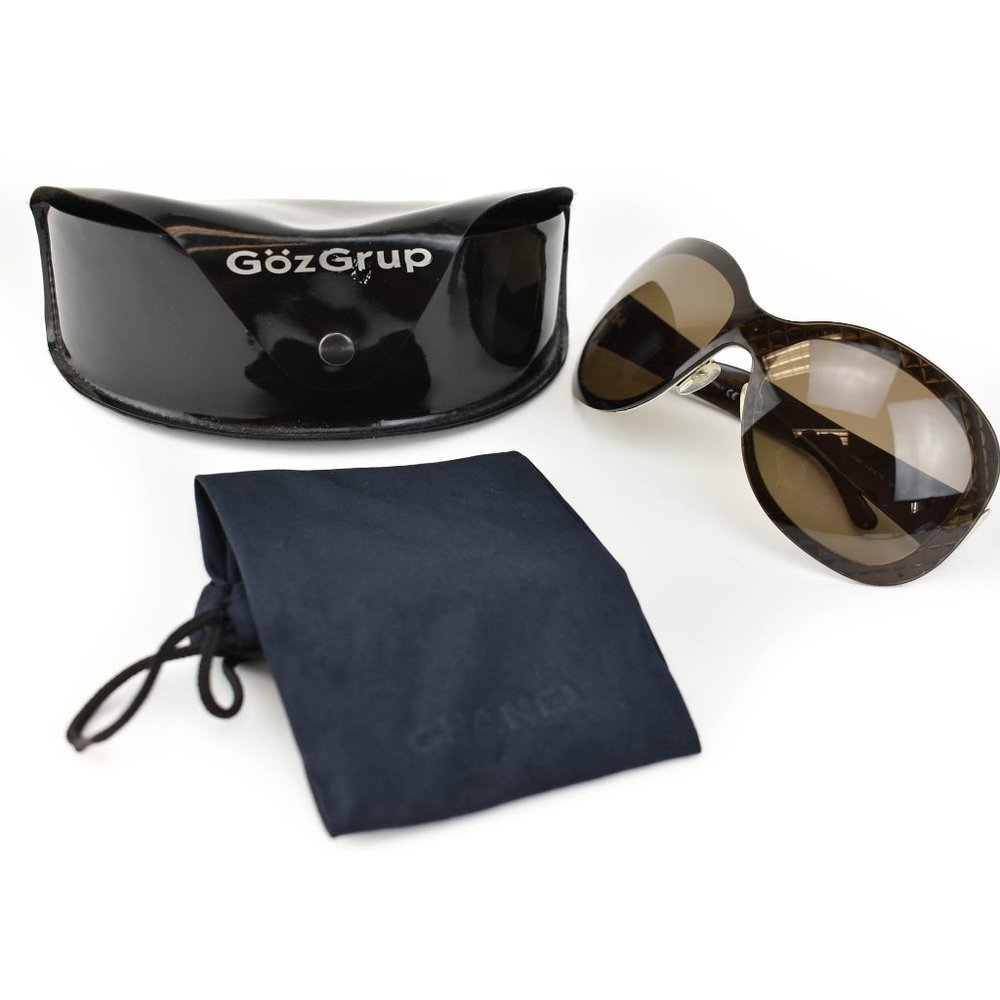 CHANEL: Bronze, Quilted Shield "CC" Logo Sunglasses (nb) - Picture 2 of 12